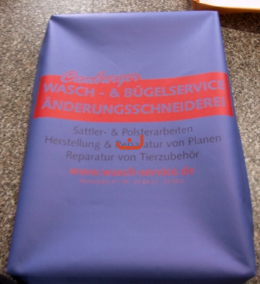 Blauer Planen Werbedruck 